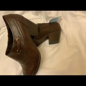 BareTraps Size 8 W Brown Faux Leather Ankle Booties Renee Slip on RV $89